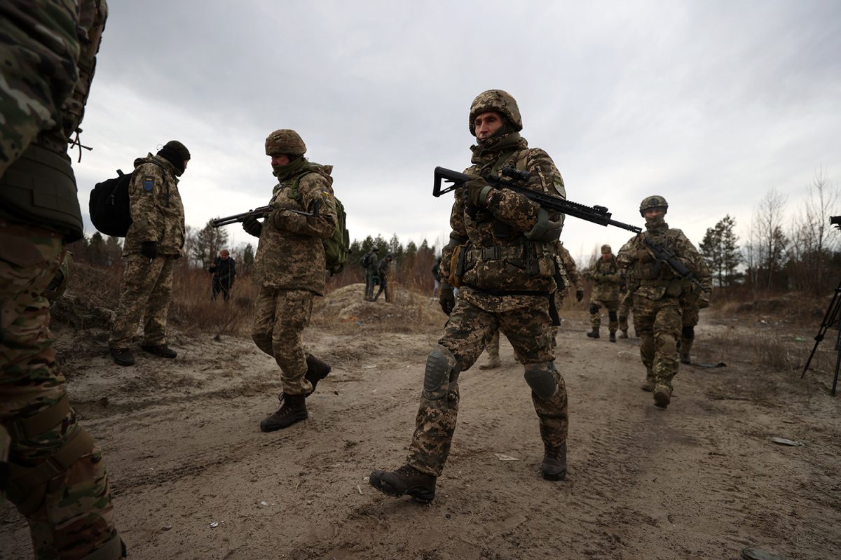 Ucraina face apel la înarmarea populaţiei în războiul cu Rusia