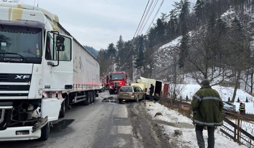 Accident rutier tras la indigo cu cel de la Bălțați, județul Iași. O persoană a decedat în urma coliziunii a trei vehicule, la Brașov