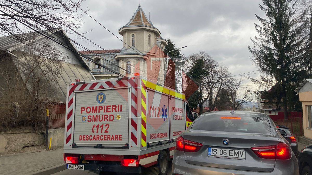Accident rutier grav pe Calea Chişinăului din Iaşi. Trei persoane rănite, după ce două autoturisme și un tramvai au intrat în coliziune – EXCLUSIV, FOTO, LIVE VIDEO