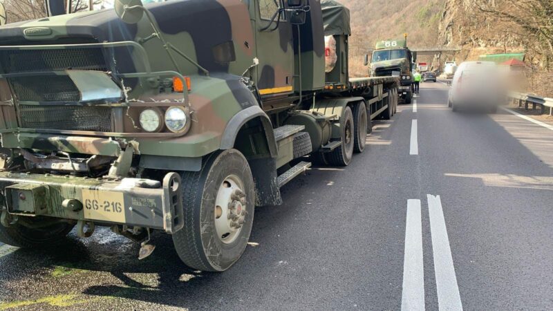 Accident rutier pe Valea Oltului. Trei vehicule militare NATO au fost implicate