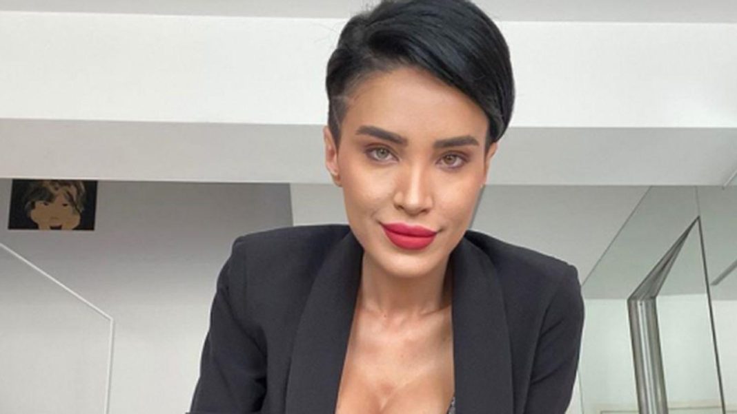 Adelina Pestrițu a vorbit în premieră despre operațiile estetice și ipostazele nud: „Nu vreau să fiu altfel!”