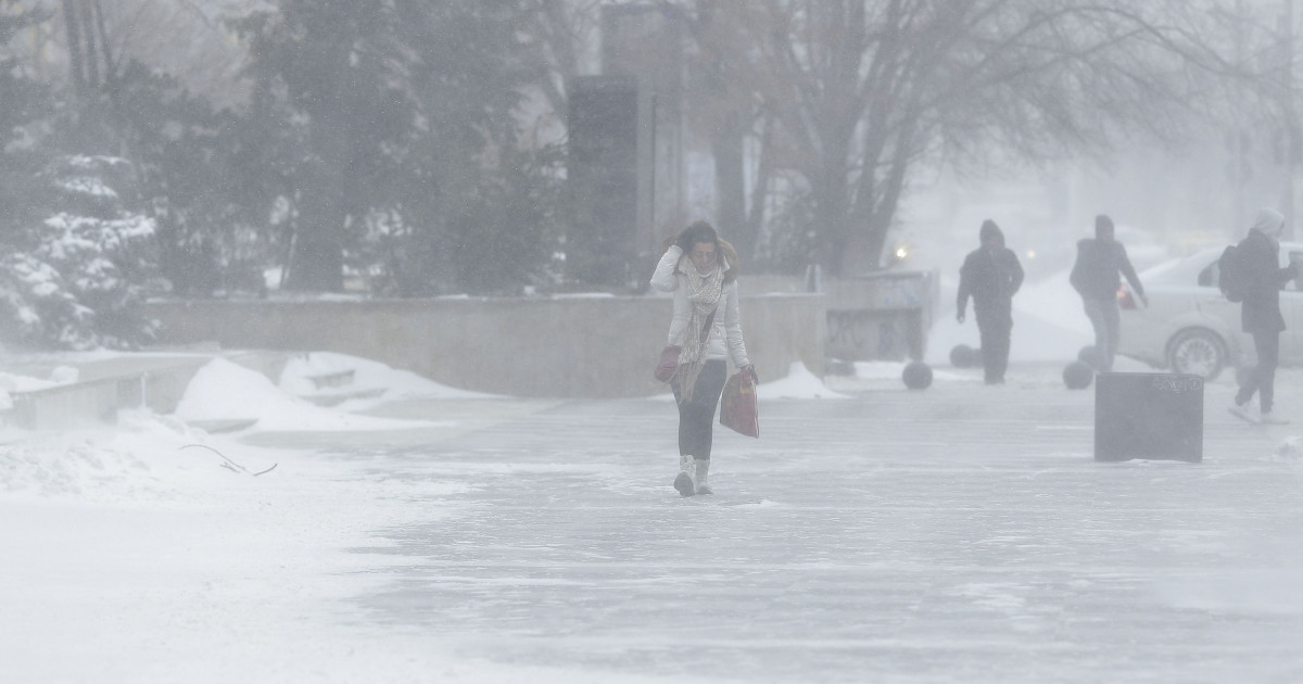 Alertă meteo emisă de ANM! Coduri galbene și portocalii de ninsori și viscol