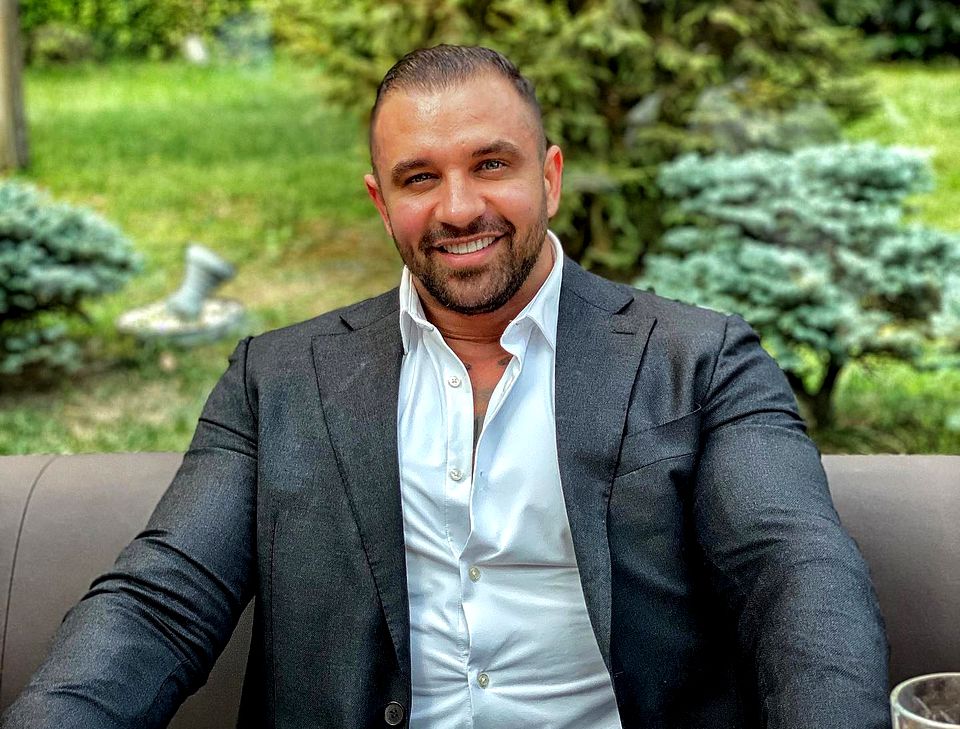 Prima reacție a lui Alex Bodi, după ce s-a speculat că Ema Uta ar fi plătit vacanța în Maldive