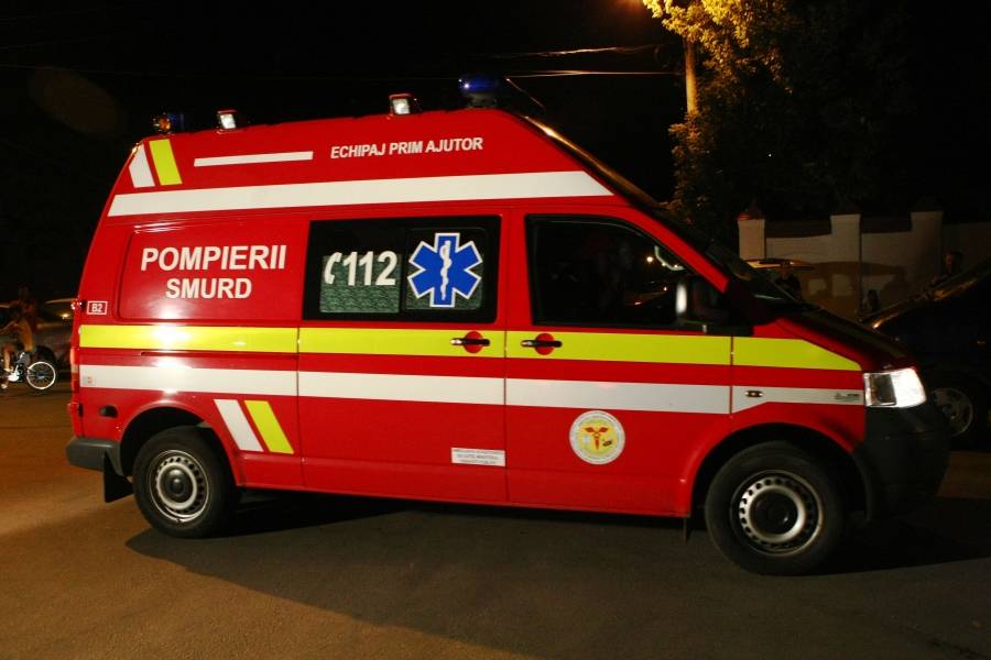 O femeie a căzut de la etajul patru al unui bloc din Constanța și a murit. Polițiștii au deschis dosar penal