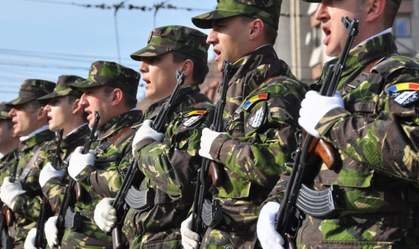 Ce salarii sunt în Armata Română. Cât câștigă un soldat, un ofiţer şi un funcţionar