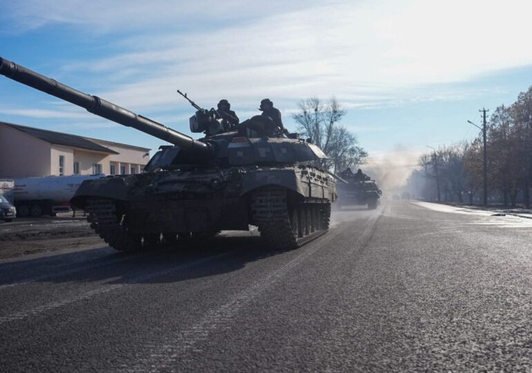 27 de țări au decis să trimită arme și alte ajutoare militare în Ucraina