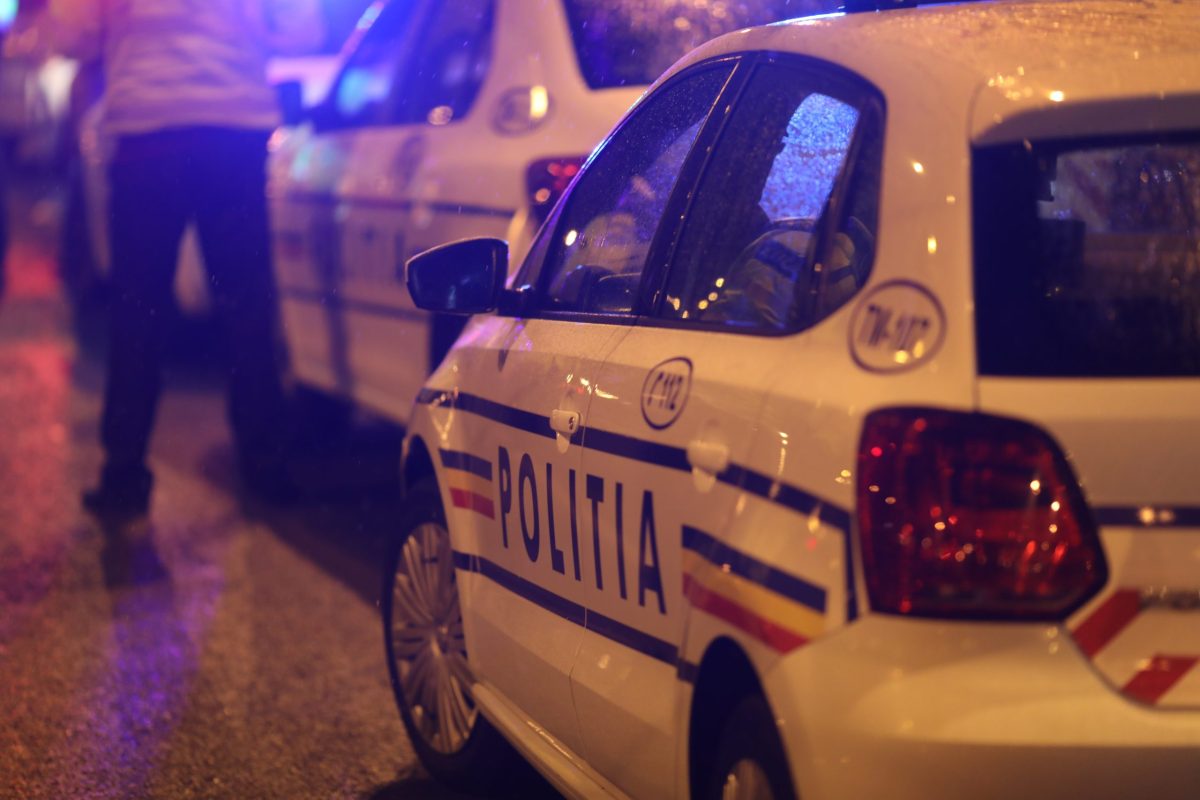 De teamă, s-a ascuns sub maşină. Bărbatul nu voia să sufle în etilotest