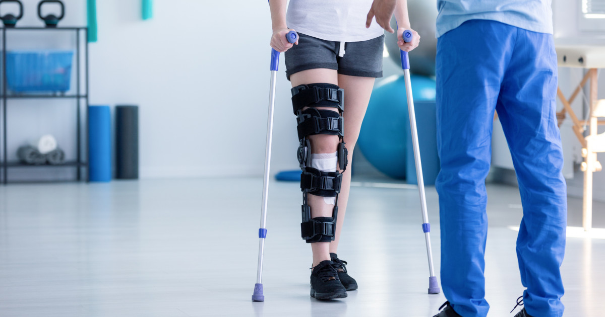 Un italian poate merge din nou, după ce şi-a rupt coloana într-un accident de motocicletă. Medicii i-au implantat un cip