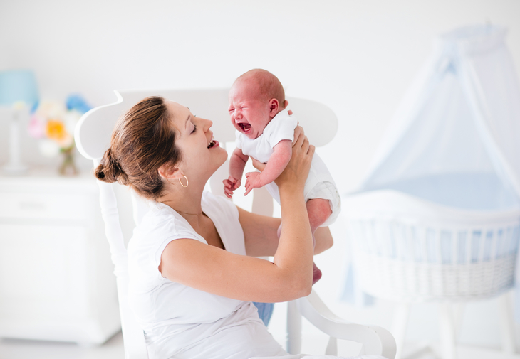 Ce trebuie să faci atunci când bebe dă din mâini și din picioare – Care sunt modalitățile prin care-l puteți calma