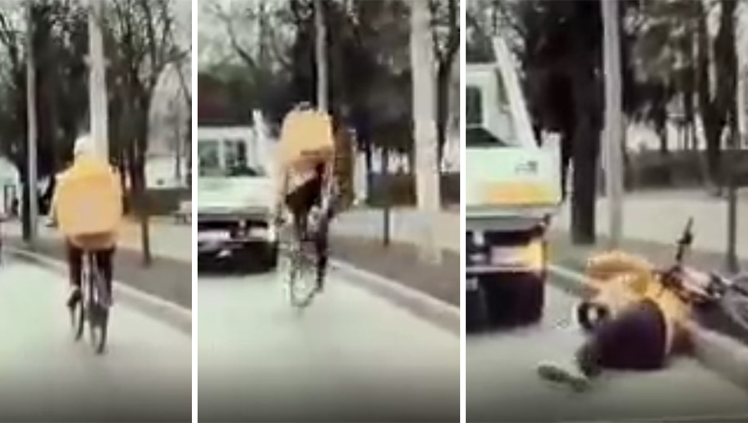 Biciclist de la o firmă de livrări apasă pe frâna greșită și este la un pas să provoace un accident – VIDEO