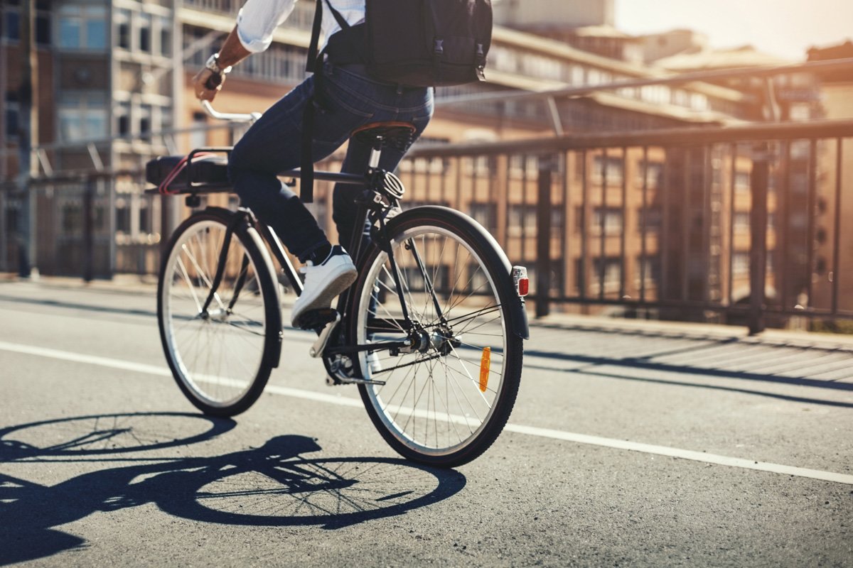Semne de circulație pentru bicicliști: La ce trebuie să fii atent când mergi cu bicicleta
