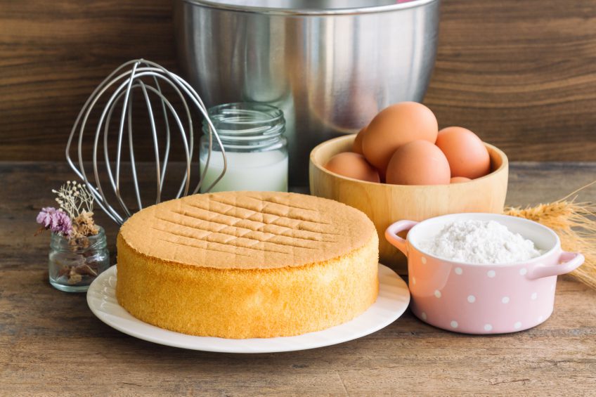 Blat de tort cu nucă. Iată cum să pregătești pentru cei dragi un tort delicios