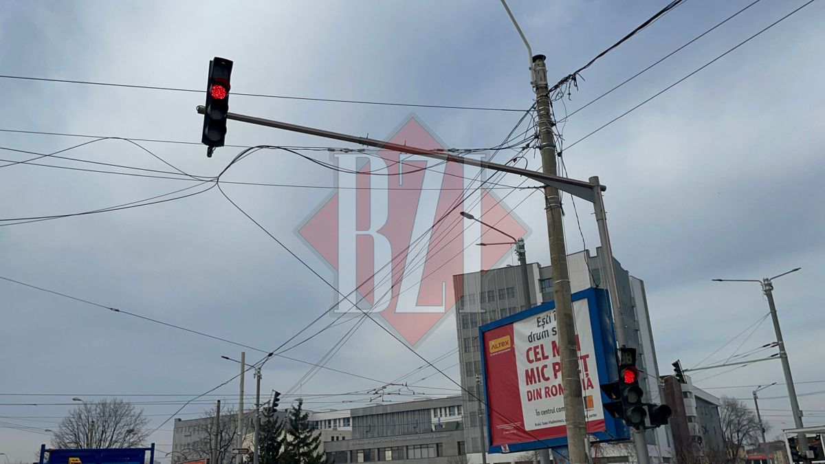 Circulaţia rutieră, blocată în Tudor Vladimirescu din cauza unui cablu rupt – FOTO, VIDEO