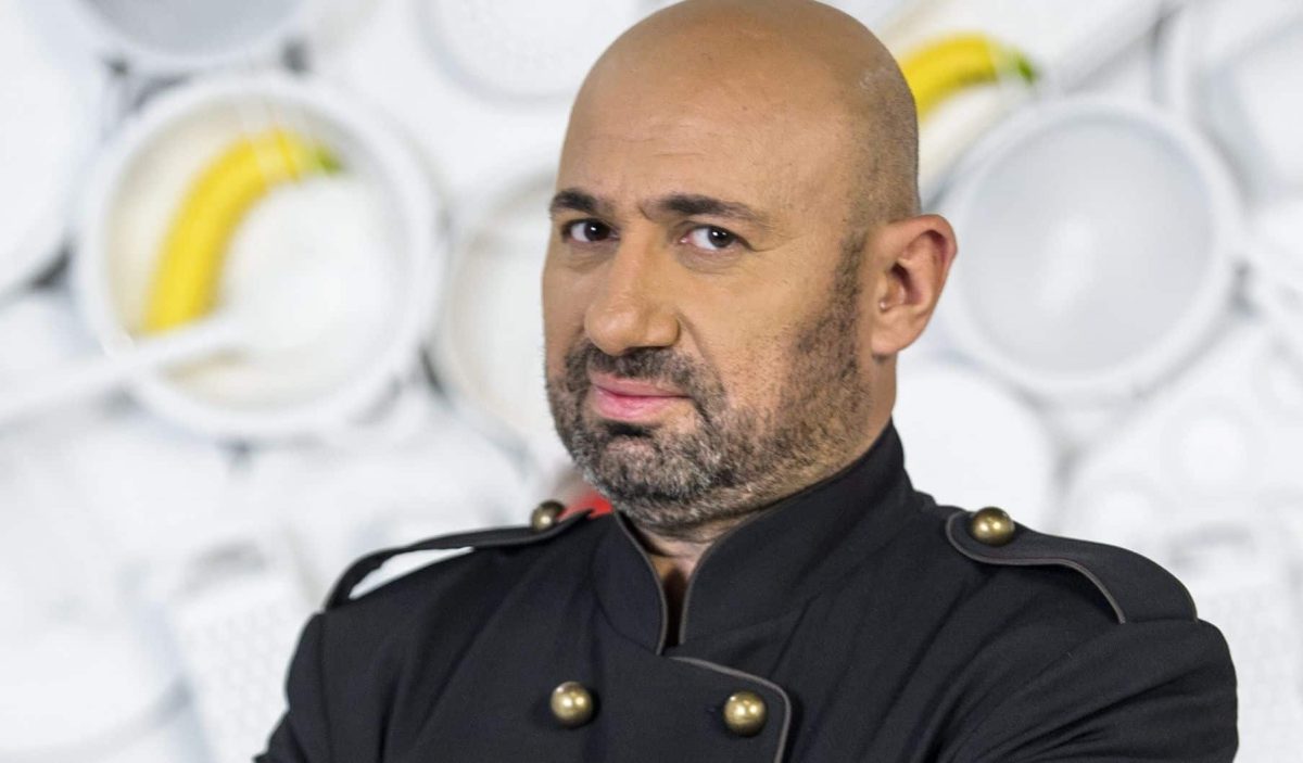 Cât costă o porție de sarmale cu mămăliguță la restaurantul chefului Cătălin Scărlătescu. Prețul este o surpriză pentru toți