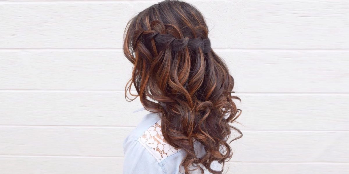 Coafuri simple păr mediu: Cum să obții un look superb în doar 5 minute