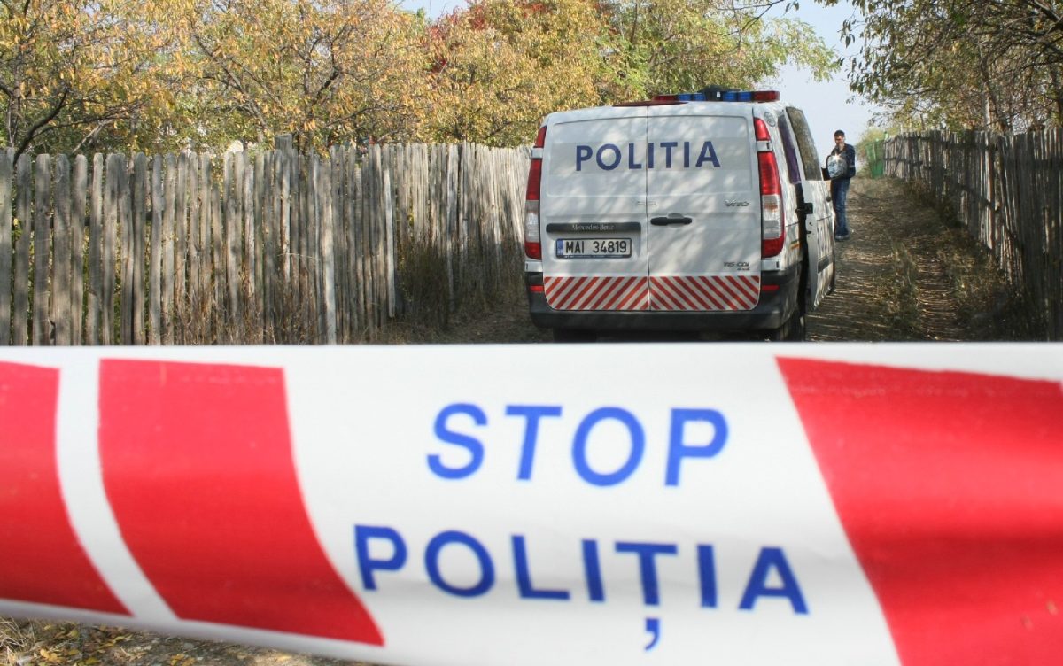 Crimă cu sânge rece în Botoșani unde un soț și-a înjunghiat soţia! A fugit în pădure