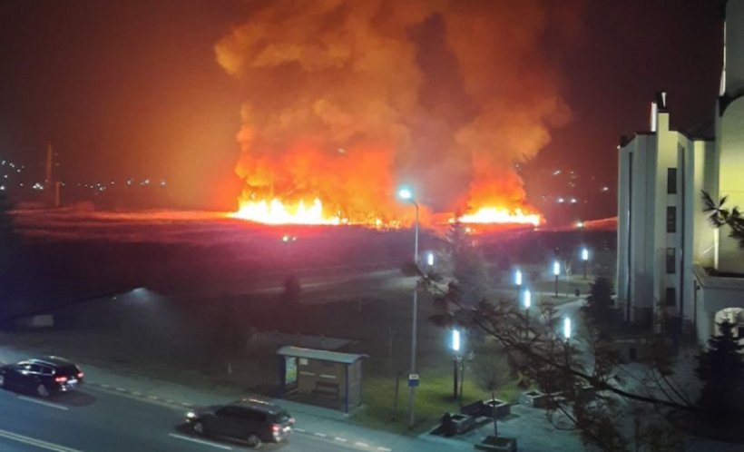 Incendiu uriaş de vegetație în Vâlcea. Focul ar fi fost pus intenționat