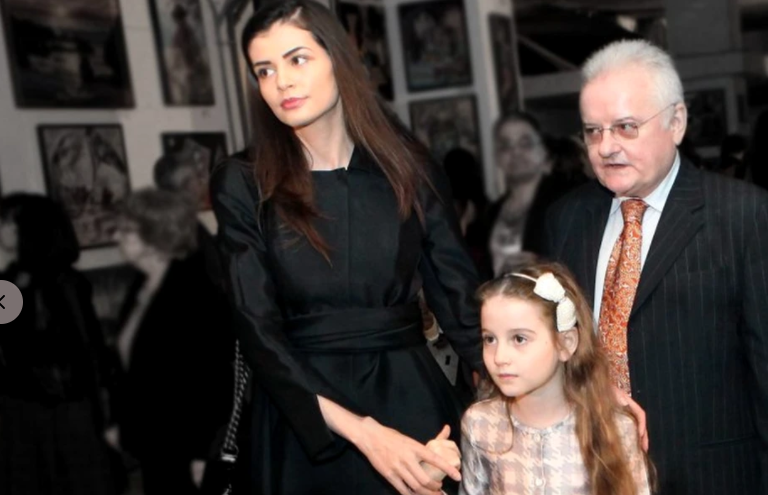 Irina Columbeanu, o adolescentă cu alură de manechin. Tânăra a moștenit frumusețea mamei