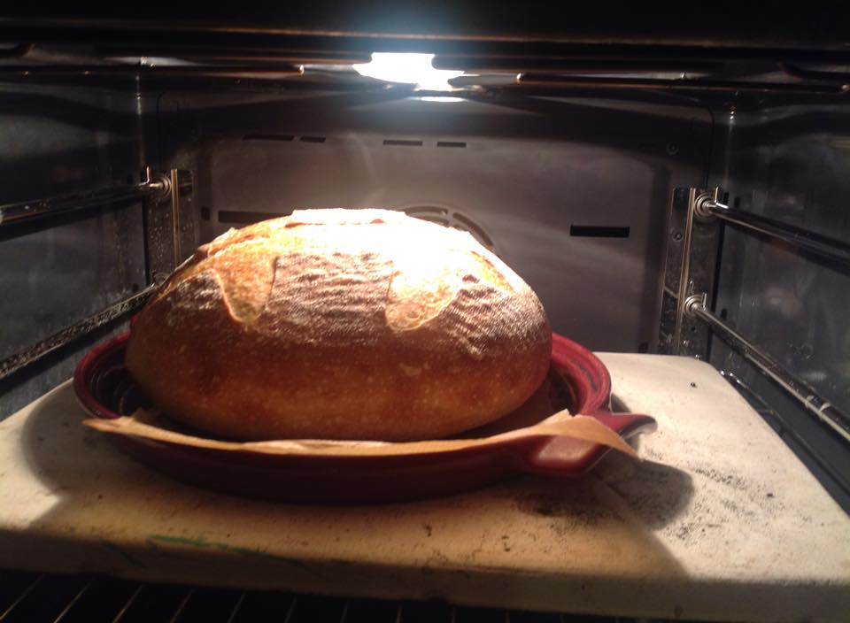 Простой хлеб дома в духовке. Выпечка хлеба в духовке. Дух хлеба. Хлеб в печи. Домашний хлеб в духовке.