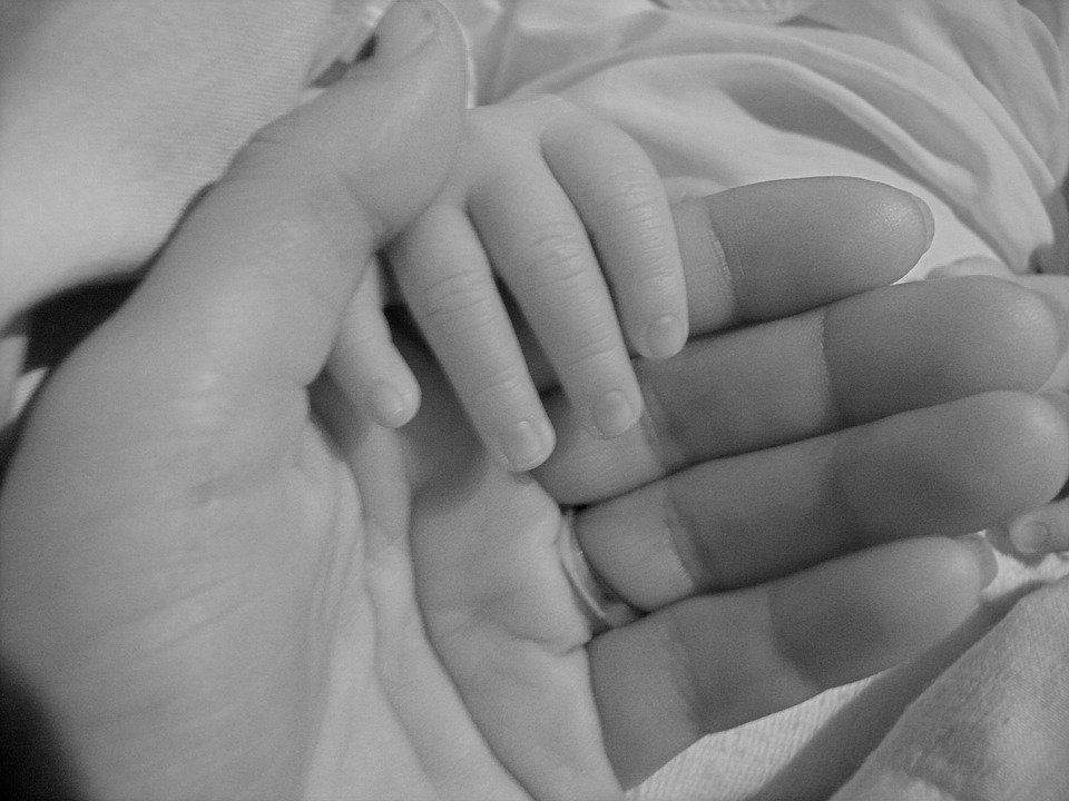 O femeie a născut 44 de copii până la vârsta de 36 de ani. Incredibil cu ce se ocupă, în prezent, pentru a-i crește pe cei mici