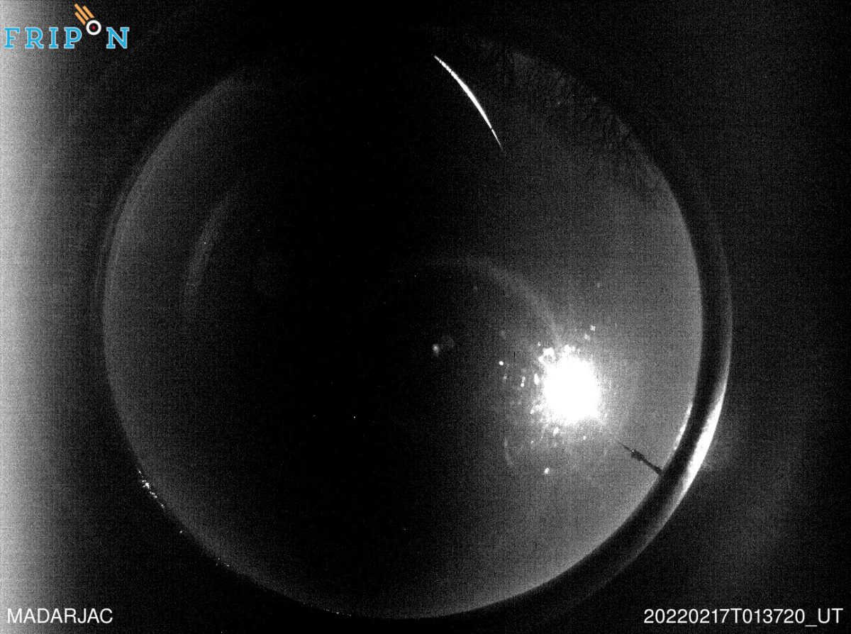 Cercetătorii de la UAIC Iaşi au observat un micrometeorit care a străbătut cerul Moldovei – FOTO