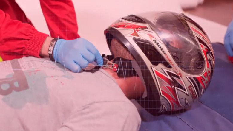 Accident rutier, pe o stradă din Iași! Motociclistul de pe BMW nu a avut nicio șansă să evite impactul – EXCLUSIV