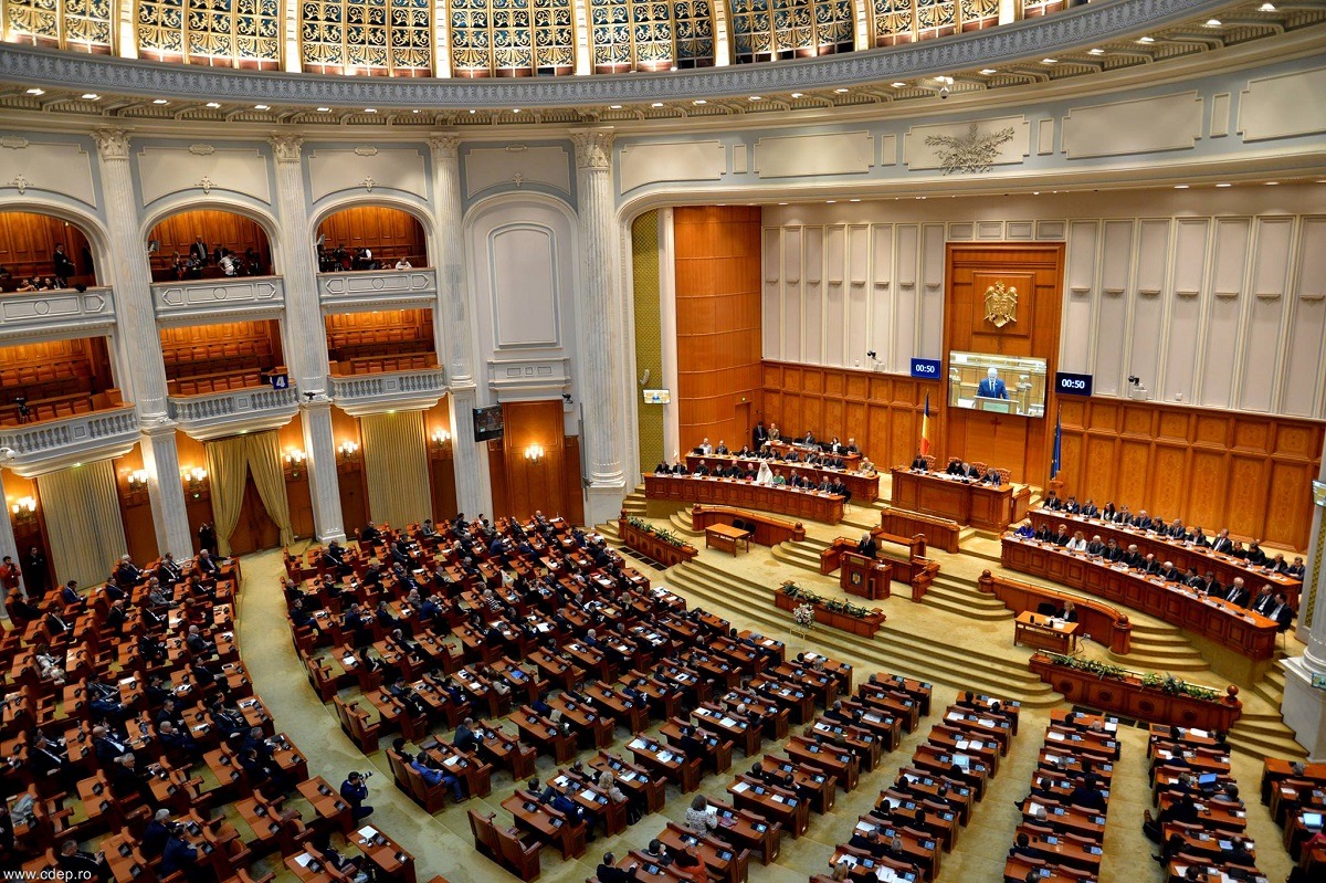 Parlamentul României se întrunește pentru a adopta o declarație politică de susținere a Ucrainei