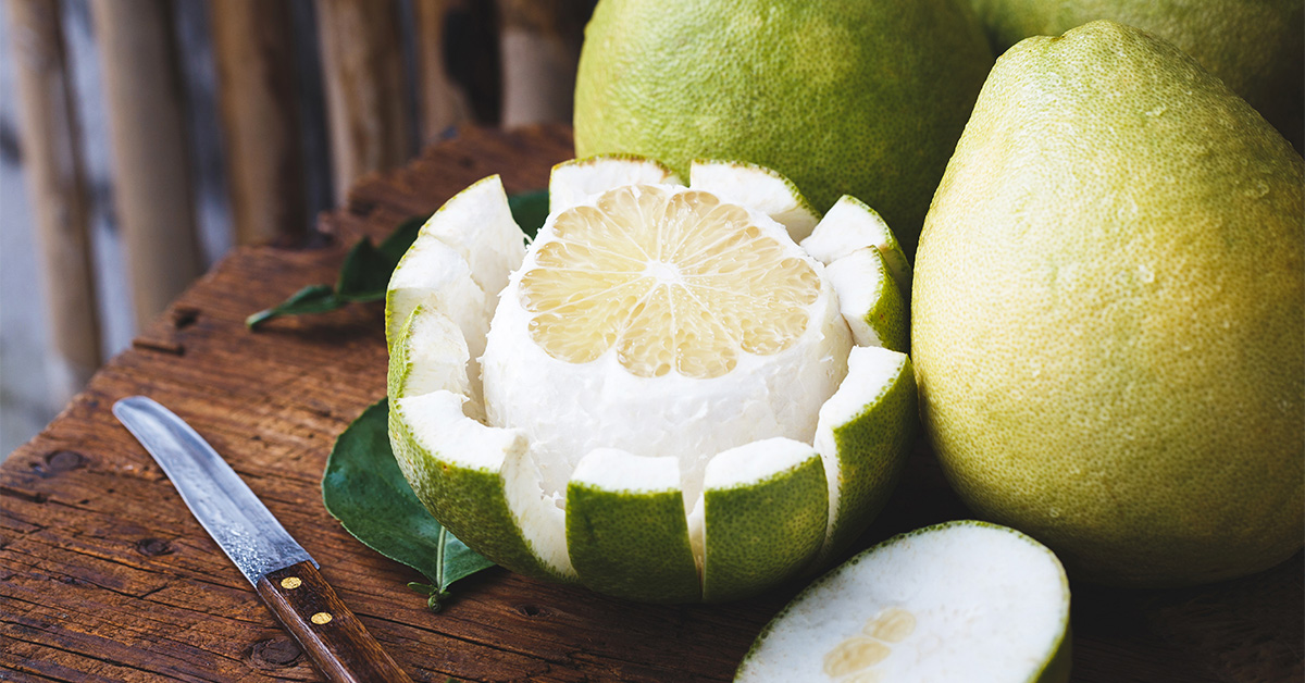 Pomelo, cel mai uriaș fruct din familia citricelor – Beneficii și contraindicații