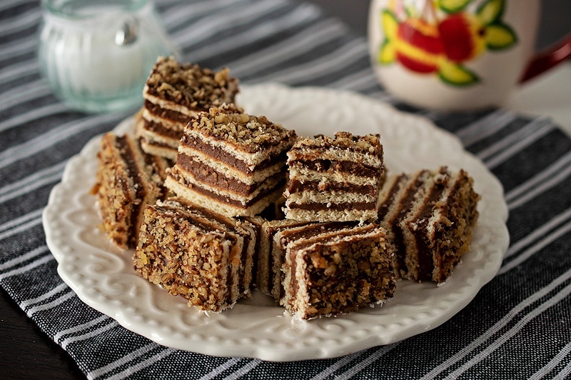 Prăjitura cu foi și cremă de ciocolată, un desert de neuitat. Rețeta unei prăjituri delicioase și rafinate