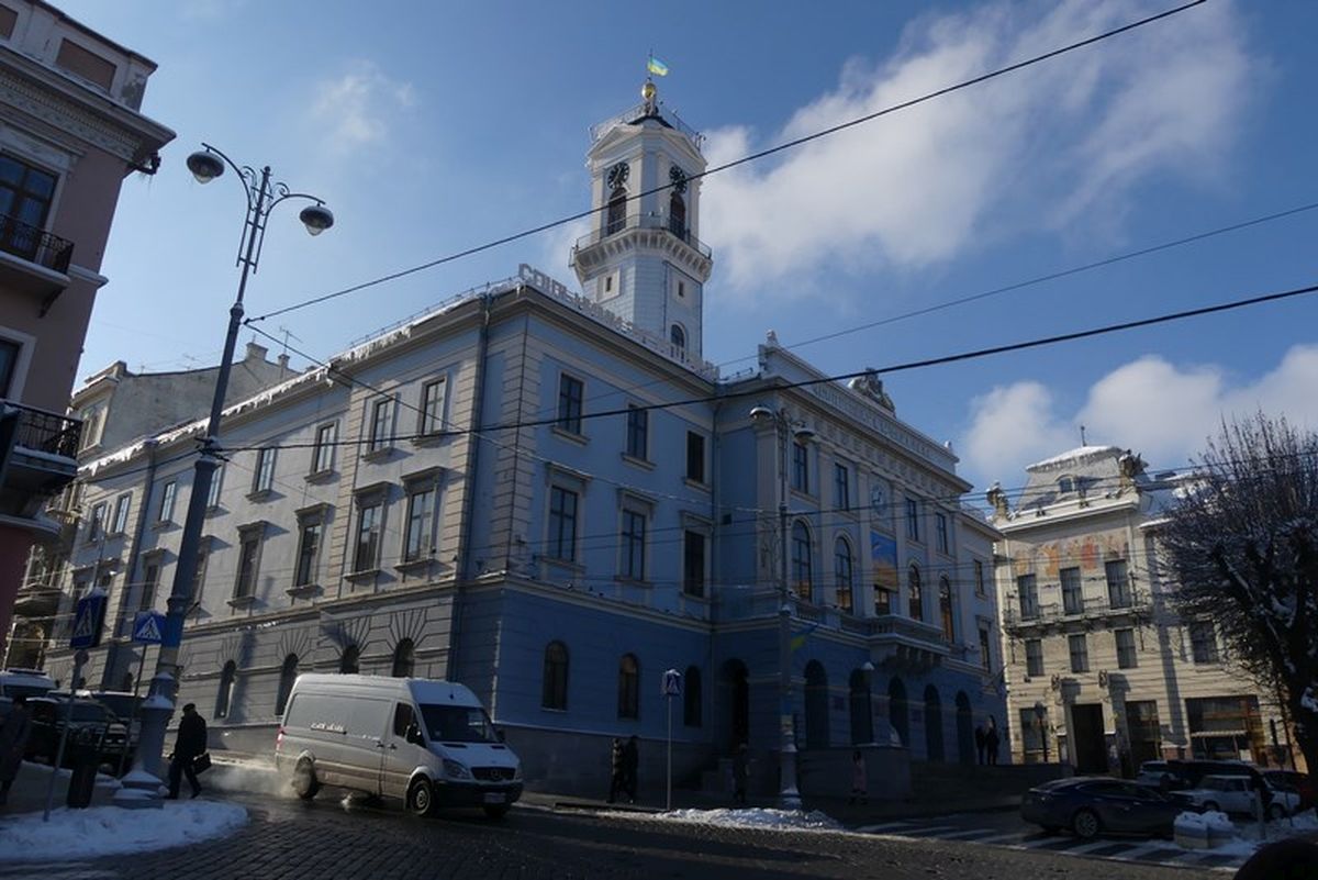 Iașul dă 500.000 lei pentru Primăria Cernăuți. Echipamente și bunuri pentru populația afectată de război din Ucraina