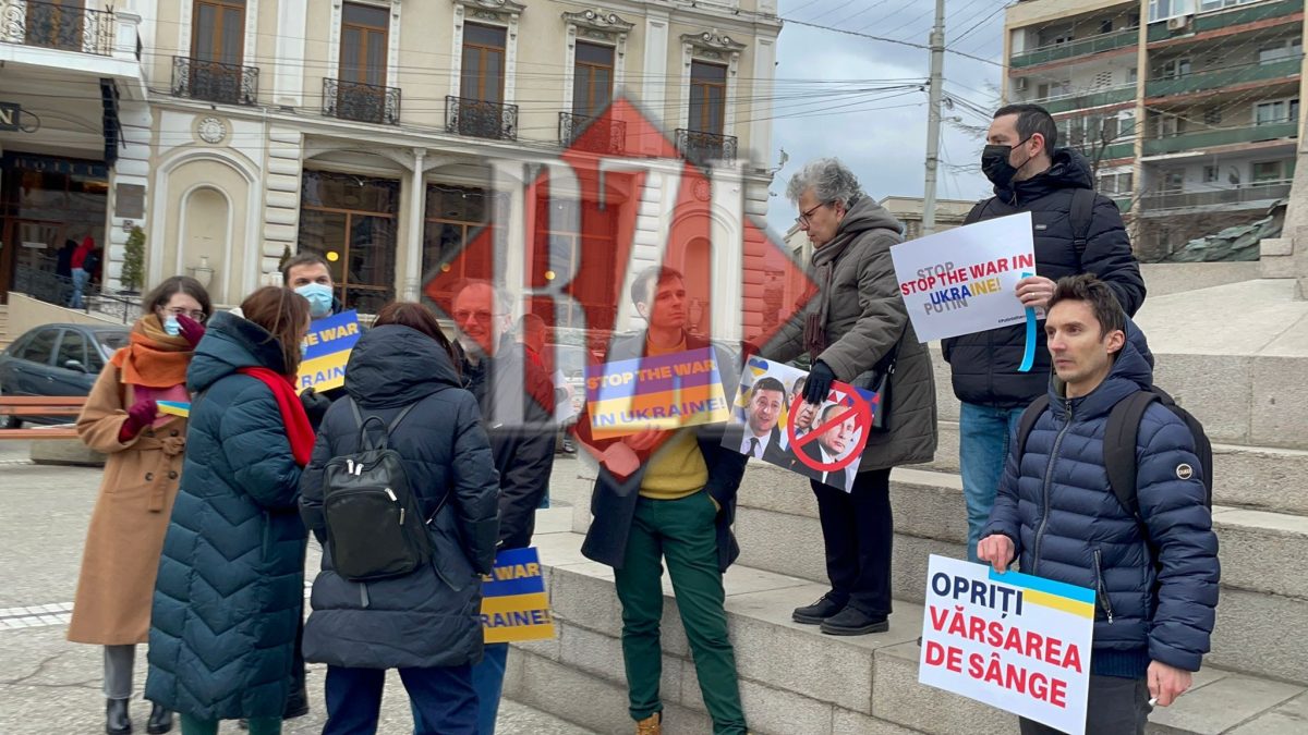 Proteste față de războiul din Ucraina. Zeci de persoane s-au adunat în Piața Unirii din Iași – EXCLUSIV, GALERIE FOTO, LIVE