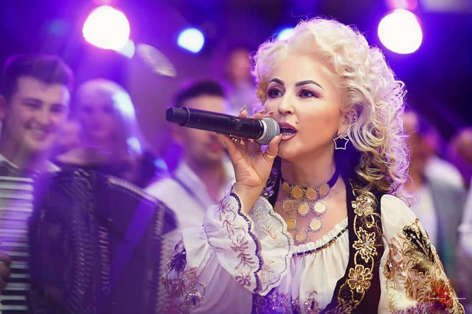 Stana Izbașa nu își arată vârsta! Interpreta de folclor uimește audiența mereu prin prezențele sale!