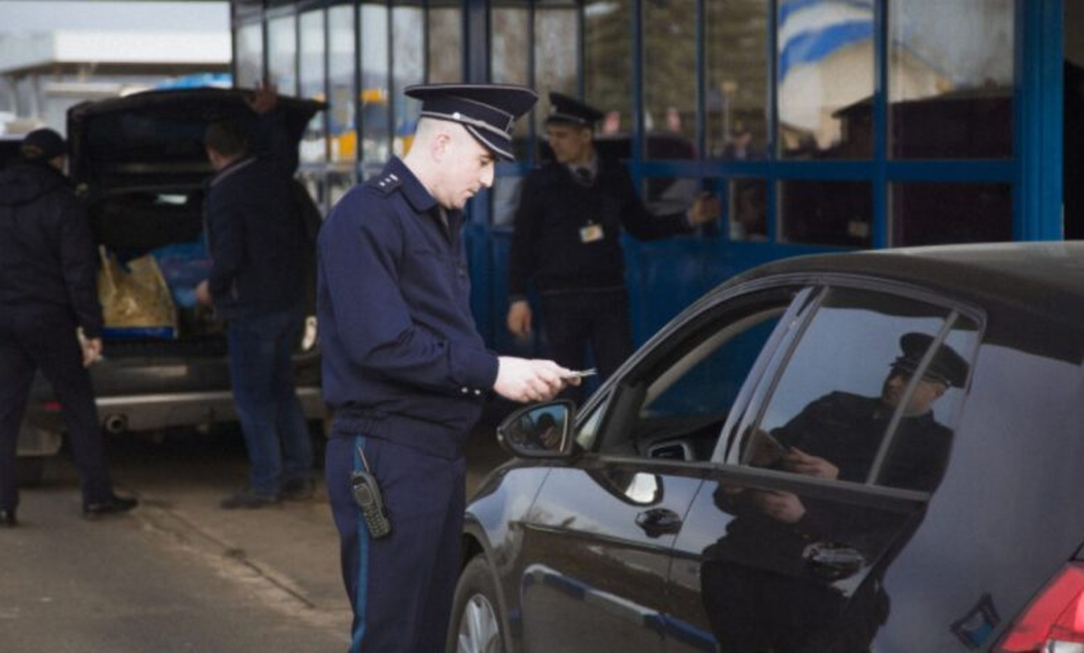 Carte de identitate falsă, cumpărată cu doar 150 de euro! Un moldovean s-a ales cu dosar penal la graniţă