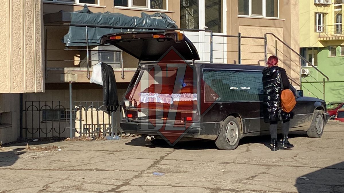 Jale la IML Iaşi. Morţii din accidentul rutier de la Bălţaţi, ridicaţi şi duşi acasă de către rude – EXCLUSIV, FOTO