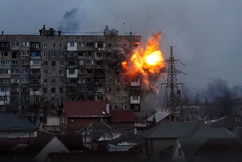 Armata rusă, atac necontenit asupra orașului Mariupol