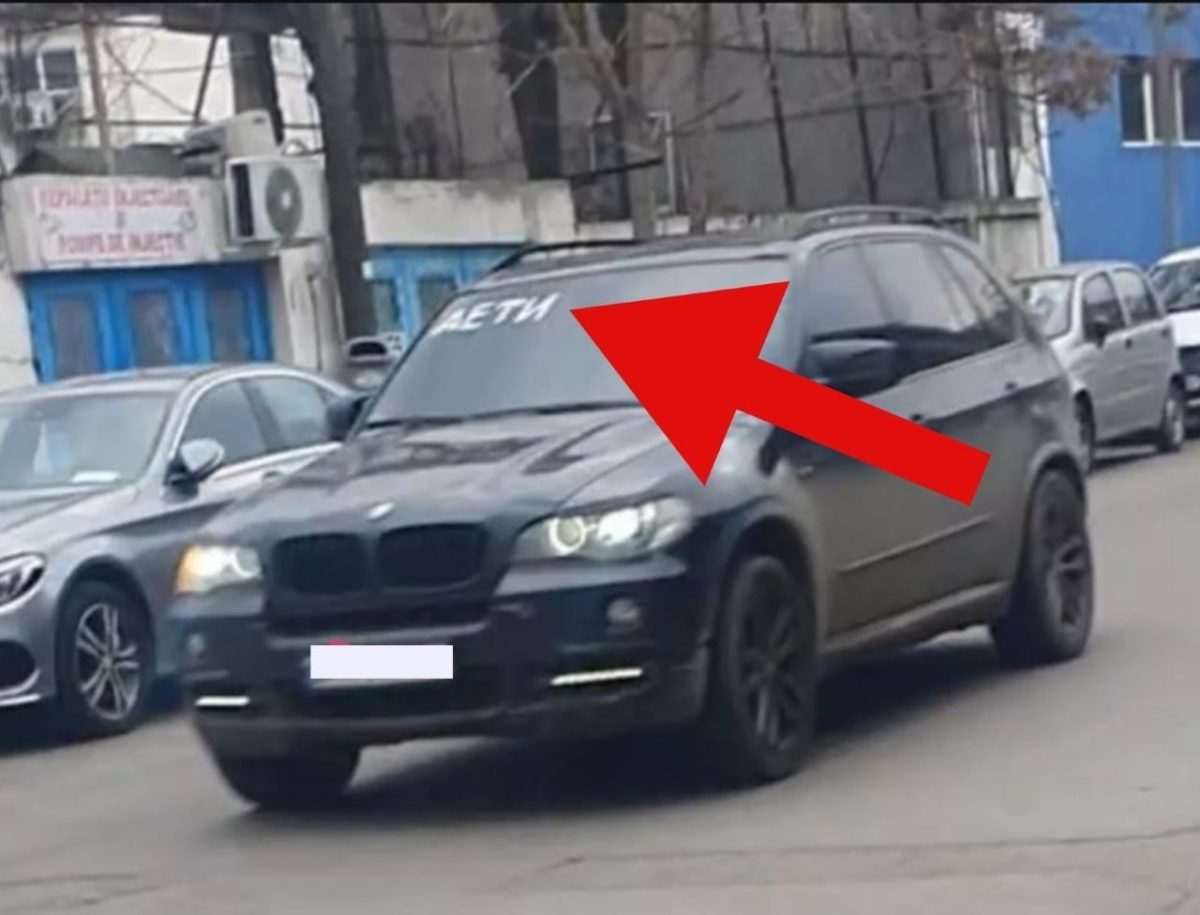 Mesajul emoționant care apare în parbrizul mașinilor venite din Ucraina