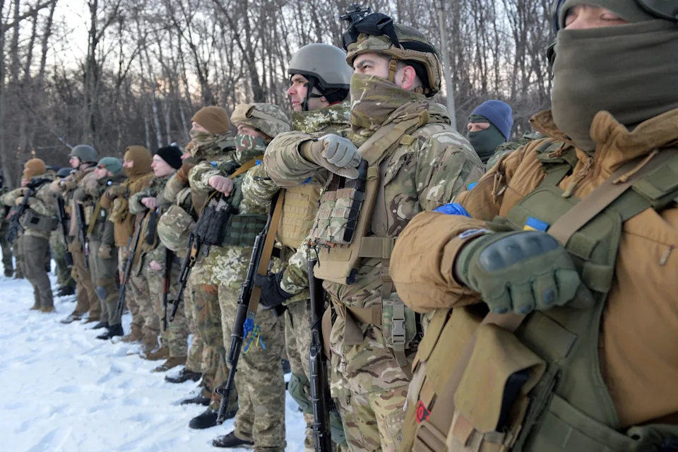 Spaima atacatorilor ruși: Batalionul Azov, din Ucraina este constituit de militari ultra-naționaliști. Chiar dacă Ucraina se va preda, acești militari vor lupta cu rușii până la moarte