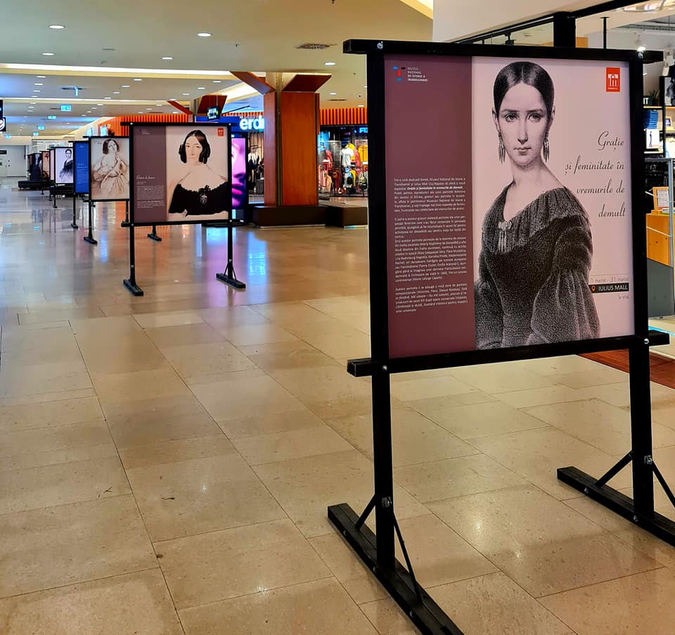 GALERIE FOTO: Descoperă grația și feminitatea din vremurile de demult, la Iulius Mall Cluj!