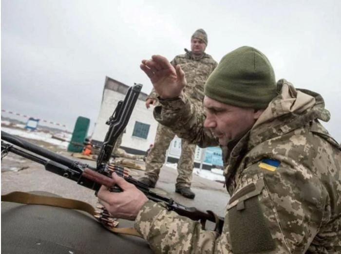 Armata rusă se apropie de Kiev. Primarul Vitali Kliciko, preocupat de bunăstarea locuitorilor rămaşi în capitală