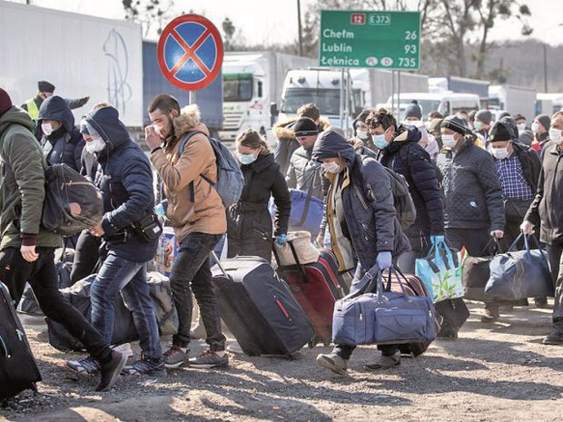 Polonia nu va mai primi refugiaţi ucraineni. Ce a declarat preşedintele Andrzej Duda