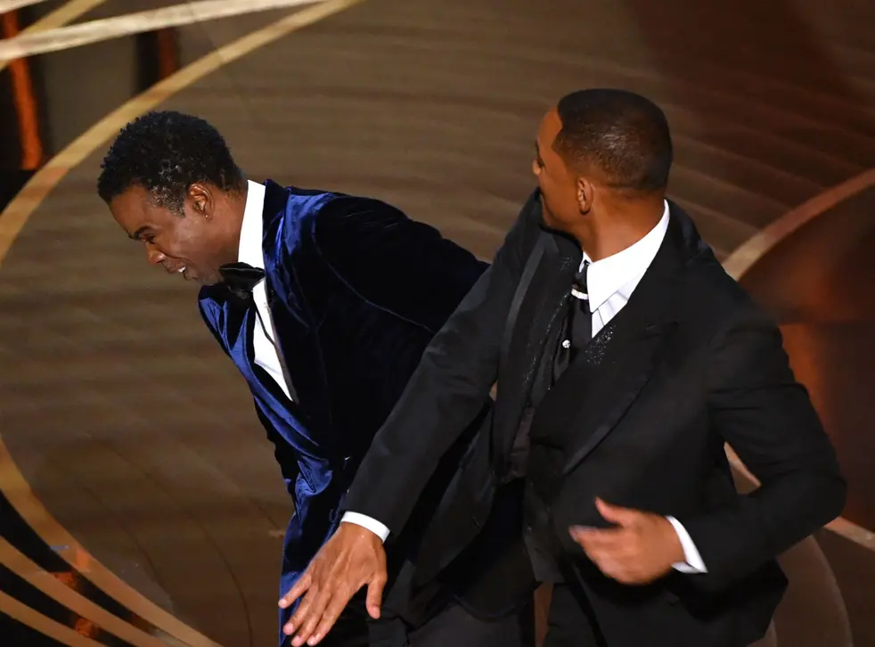 Will Smith i-a tras o palmă în direct prezentatorului Chris Rock, la Oscar! Acesta a făcut o glumă despre soția actorului – FOTO, VIDEO