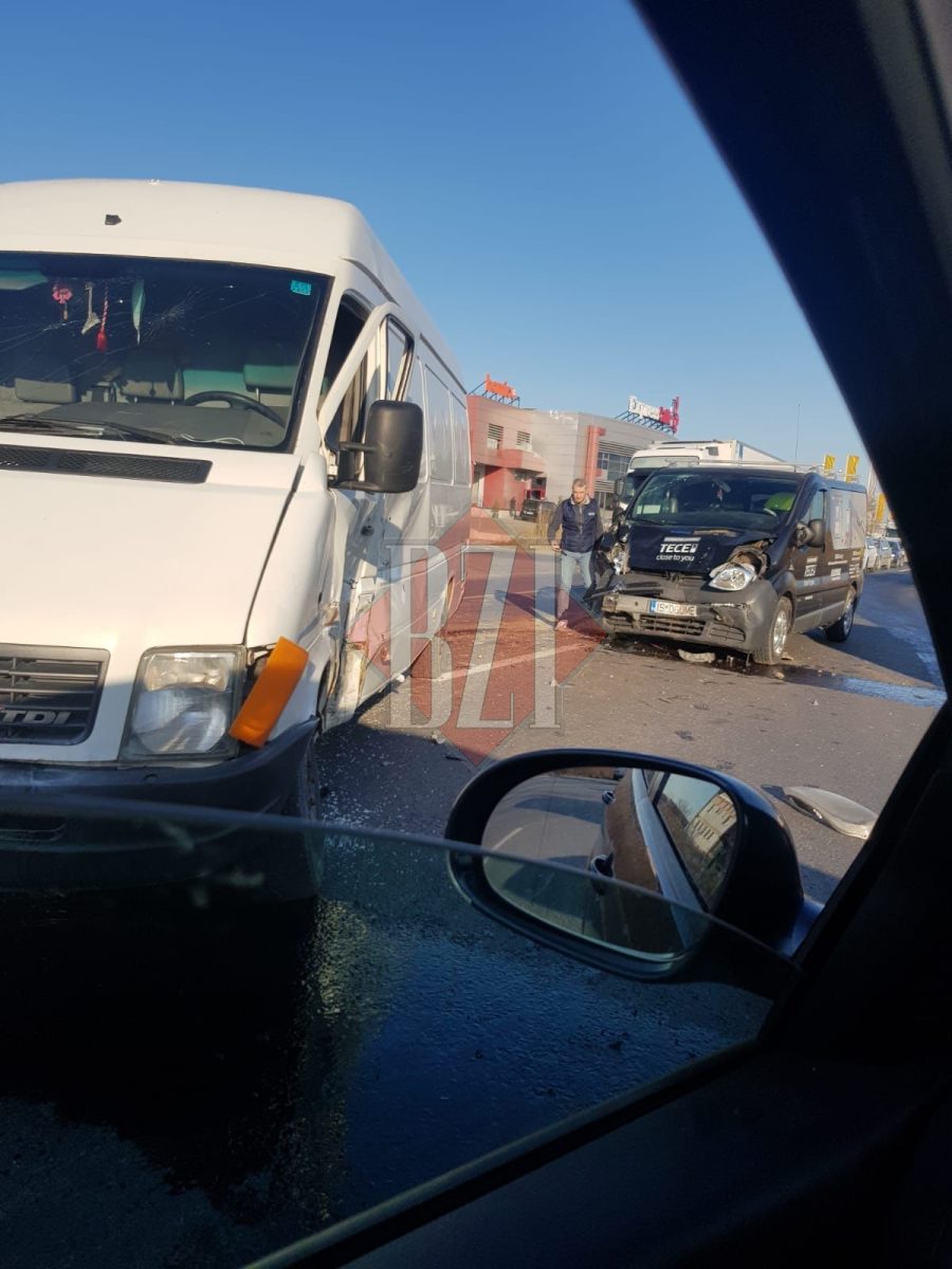 Accident rutier la Metro. Două vehicule au intrat în coliziune – EXCLUSIV, FOTO