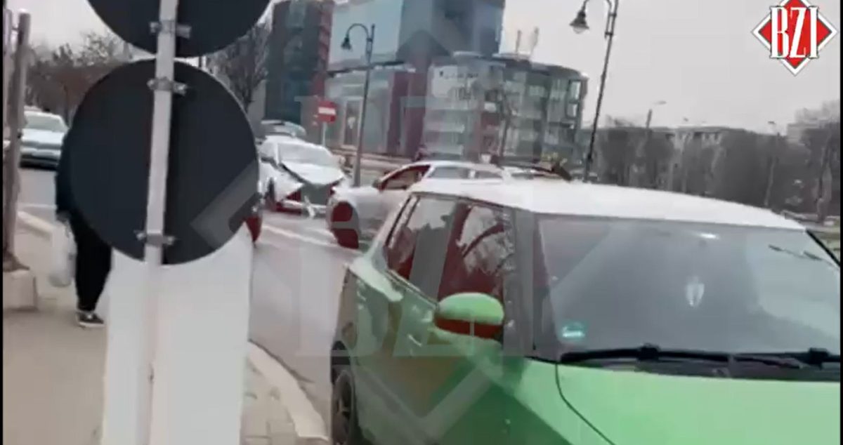 Accident rutier în Podu de Piatră. Două mașini s-au tamponat – EXCLUSIV, VIDEO