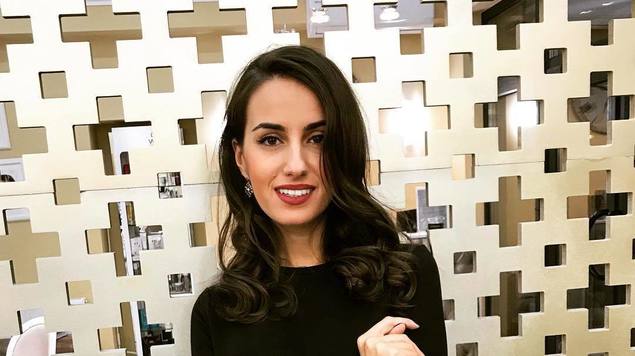 Cine este Andreea Stravoiu. Cum a ajuns frumoasa vedetă să aibă succes în televiziune