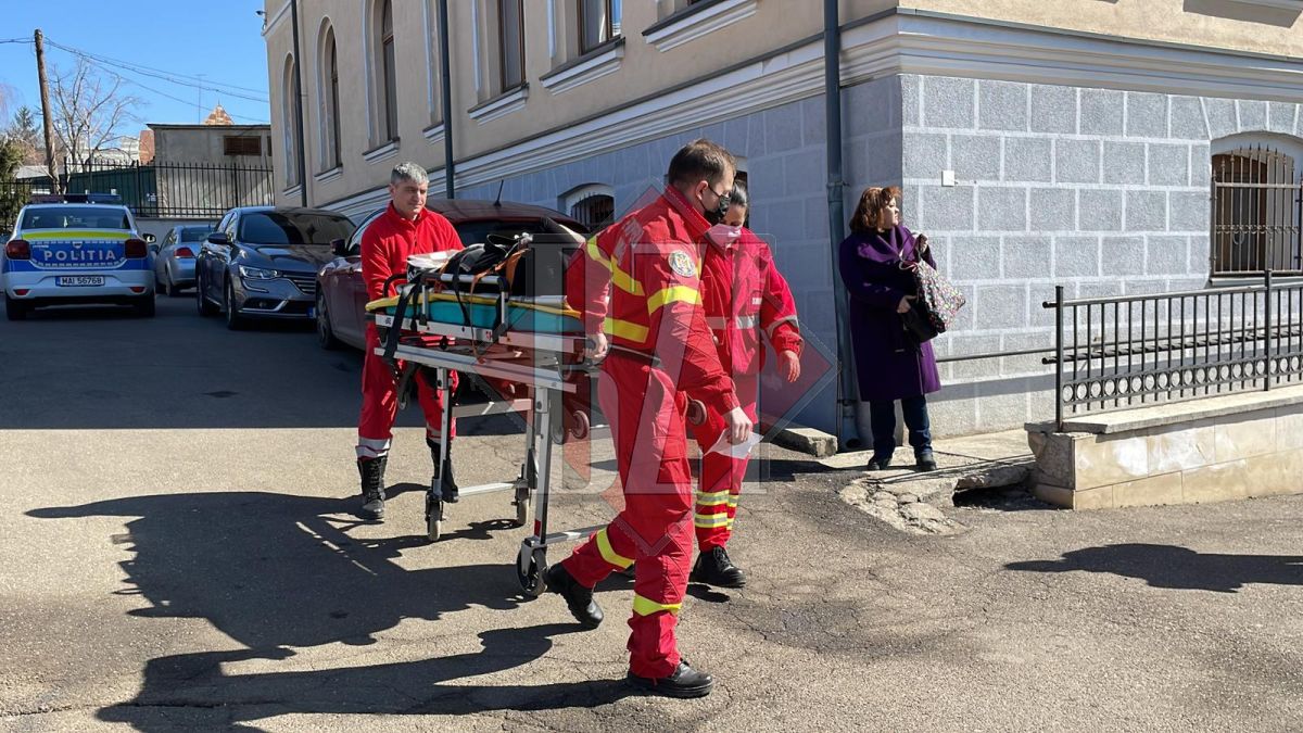 Incident la Colegiul Naţional din Iaşi. O fetiţă a căzut de pe scări – EXCLUSIV, FOTO, VIDEO, UPDATE