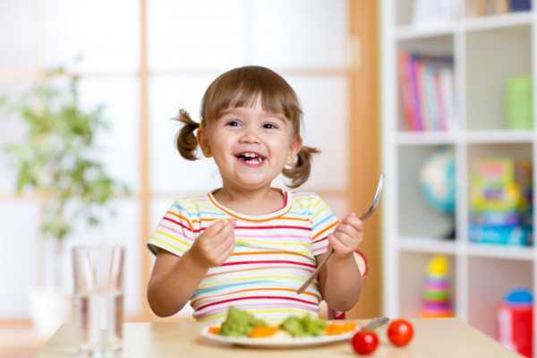 Regim alimentar pentru copii: Ce trebuie să mănânce un copil în funcție de vârstă