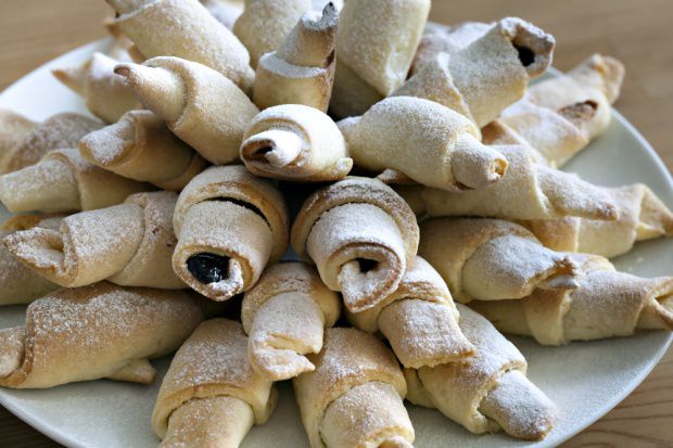 Cornulețe de post cu borș, gustoase și aromate. Rețeta bunicii pentru un desert de casă irezistibil