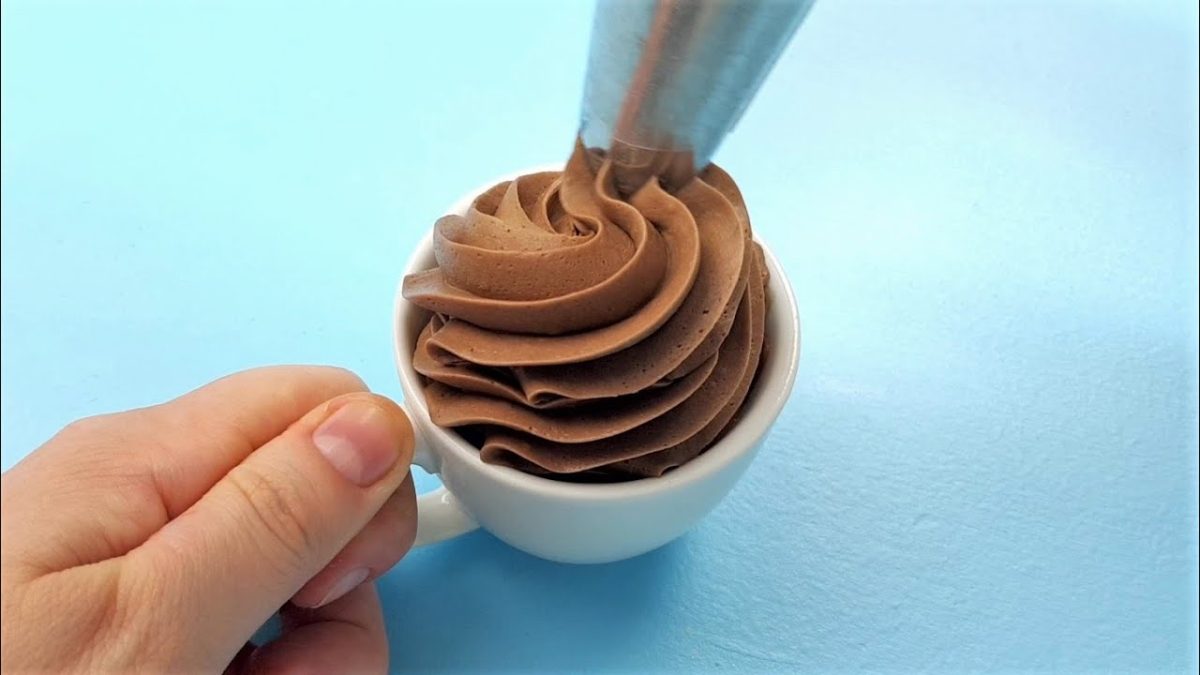Cremă de ciocolată pentru tort – Cum să obții cel mai delicios desert