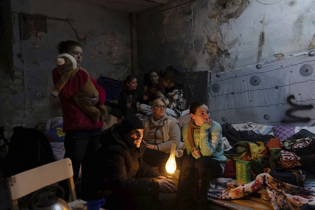 femei ucrainence aflate la subsol impreuna cu copiii