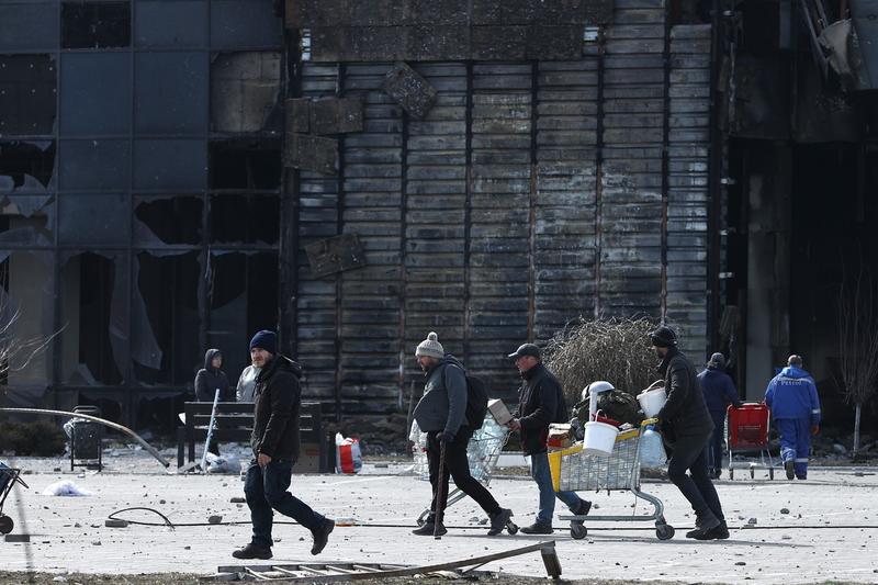 Luptele de la Mariupol continuă. Supraviețuitorii din teatru nu au putut fi evacuați